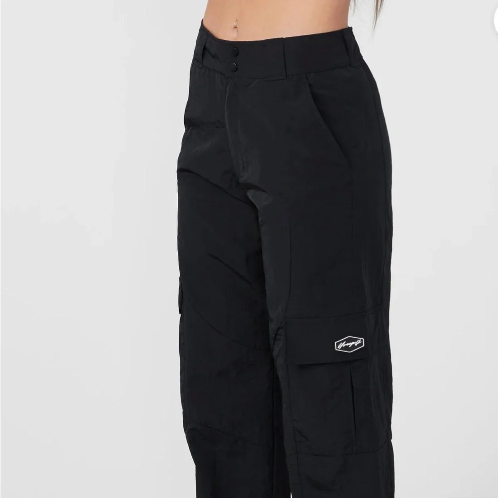 ❌SOLD❌ Young LA cargo pants - Picture 2 of 4